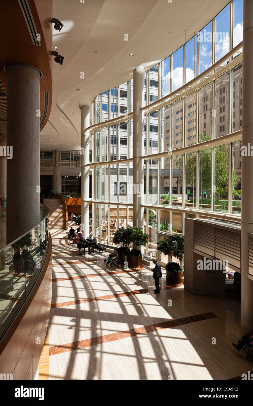 Interior view of Nathan Landow Atrium in Gonda Building of Mayo Clinic in Rochester, MN. Stock Photo
