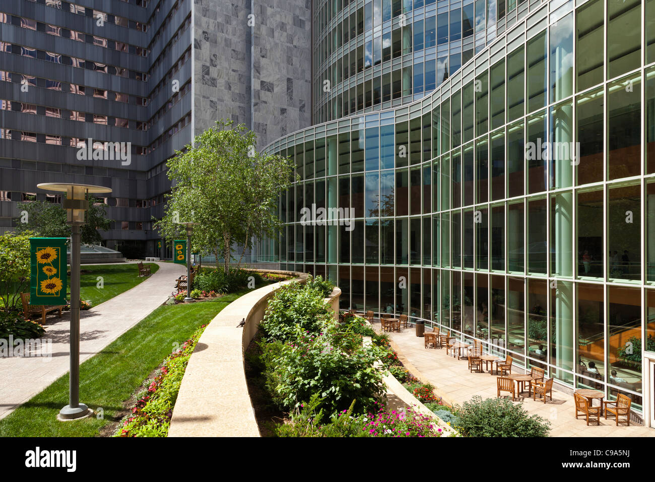 Exterior view of Gonda Building at Mayo Clinic in Rochester, MN. Stock Photo