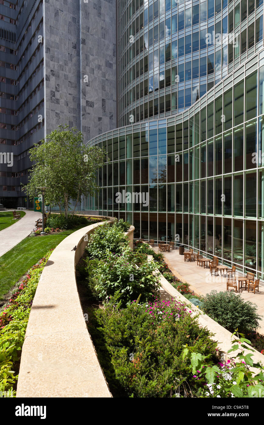 Exterior view of Gonda Building at Mayo Clinic in Rochester, MN. Stock Photo