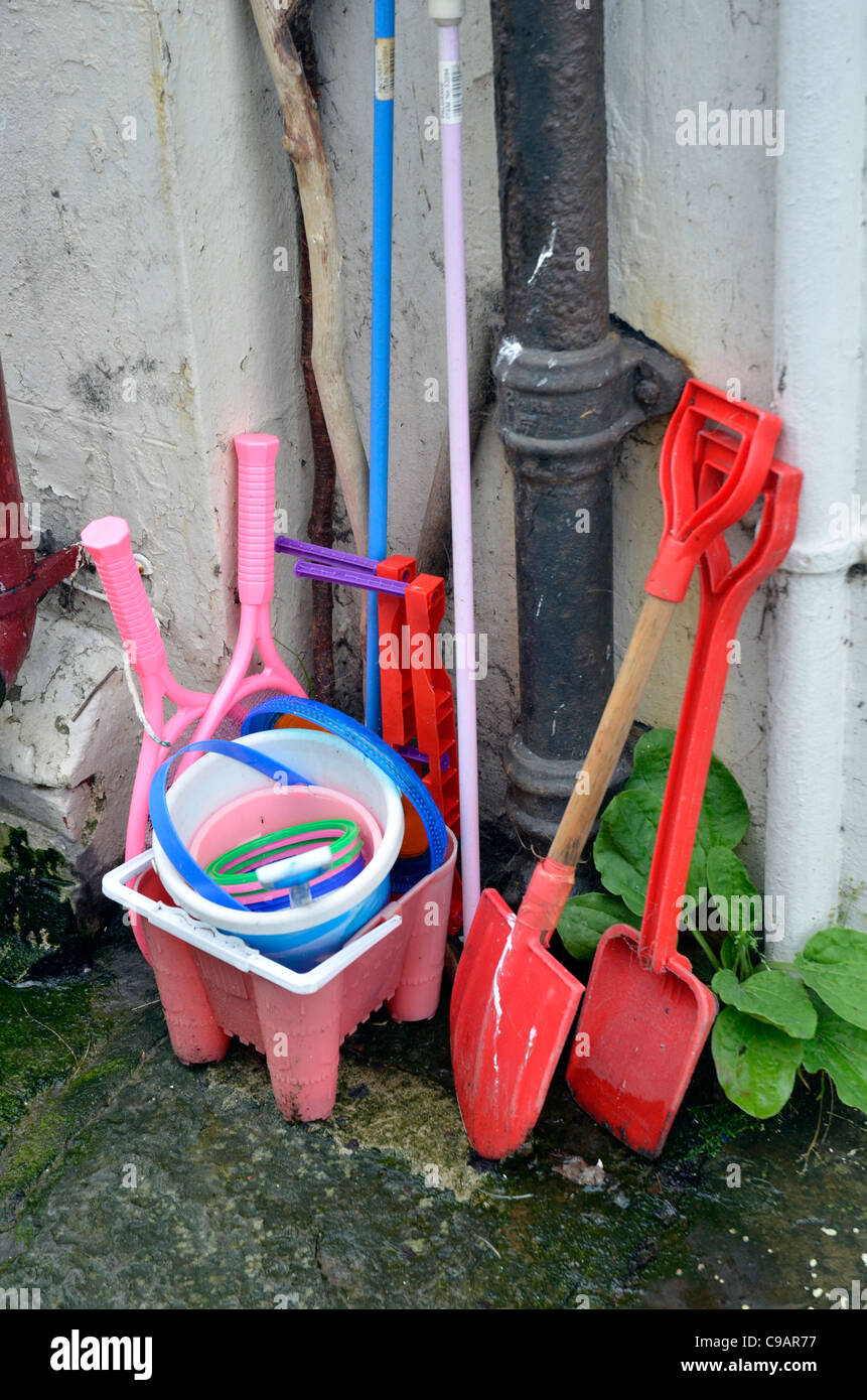 childrens buckets and spades Stock Photo Alamy