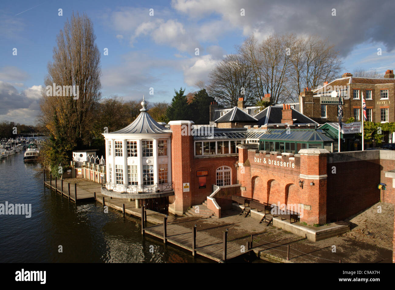 Hamptons Restaurant by River Thames at East Molesey Surrey Stock Photo