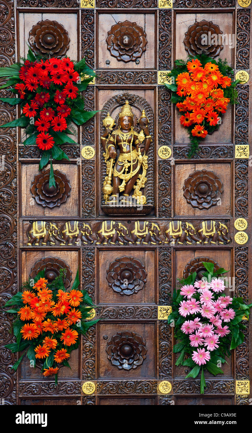 Sathya Sai baba ashram, decorated carved wooden gopuram gates. Puttaparthi, Andhra Pradesh, India Stock Photo