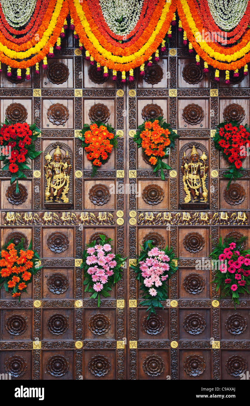 Sathya Sai baba ashram, decorated carved wooden gopuram gates. Puttaparthi, Andhra Pradesh, India Stock Photo