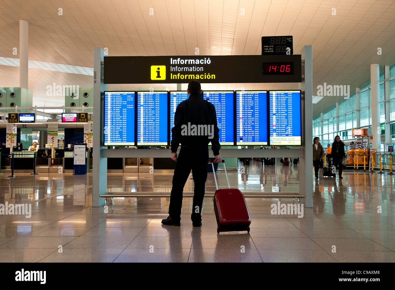 Аэропорт Эль-ПРАТ вай фай. Аэропорт Эль-ПРАТ услуги предоставляемые пассажирам. АХМ аэропорт. WIFI В аэропорту Барселоне.