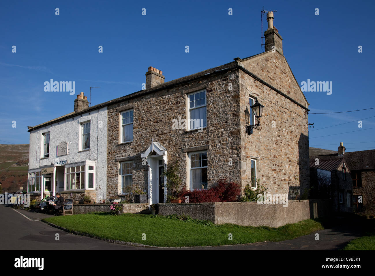 Stone-built cottages in Reeth Ivy Cottage and Cafe, North Yorkshire Dales, National Park, Richmondshire, UK Stock Photo