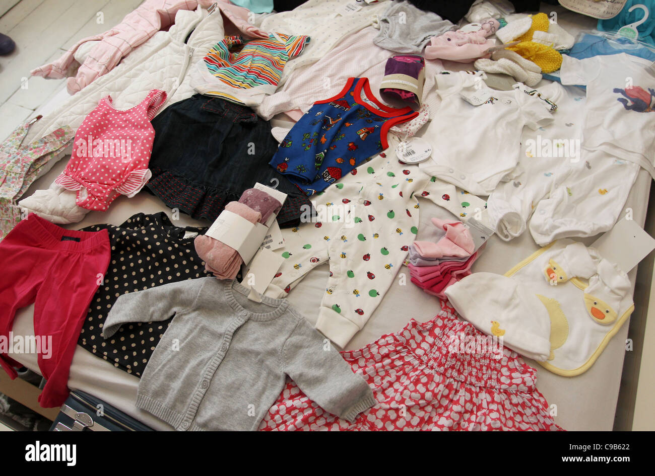 Clothes laid out on bed hires stock photography and images Alamy