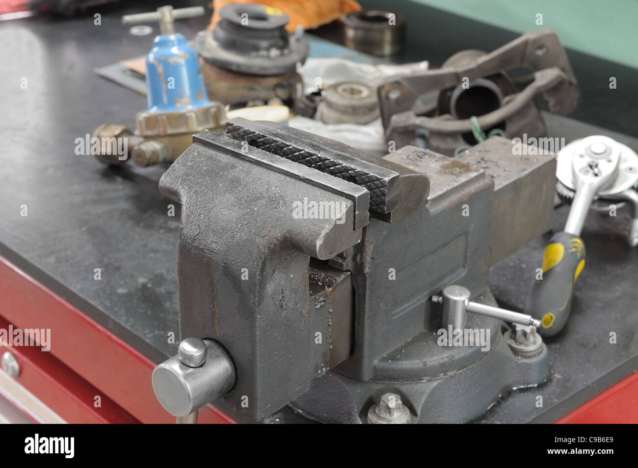 Large vice hi-res stock photography and images - Alamy