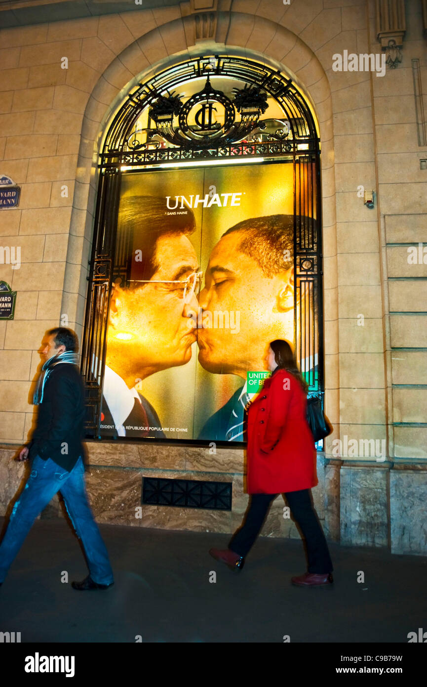 Paris, France, Benetton Clothing Store Advertisement, on Shop Front WIndow,  controversial ad campaign featuring key world figures kissing each other,  President Obama, "Hu Jintao" "Unhate" commercial ad Stock Photo - Alamy