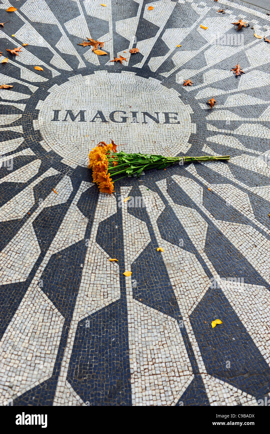 The Imagine mosaic with red rose at the Strawberry Fields memorial site for John Lennon Central Park Manhattan New York NYC USA Stock Photo