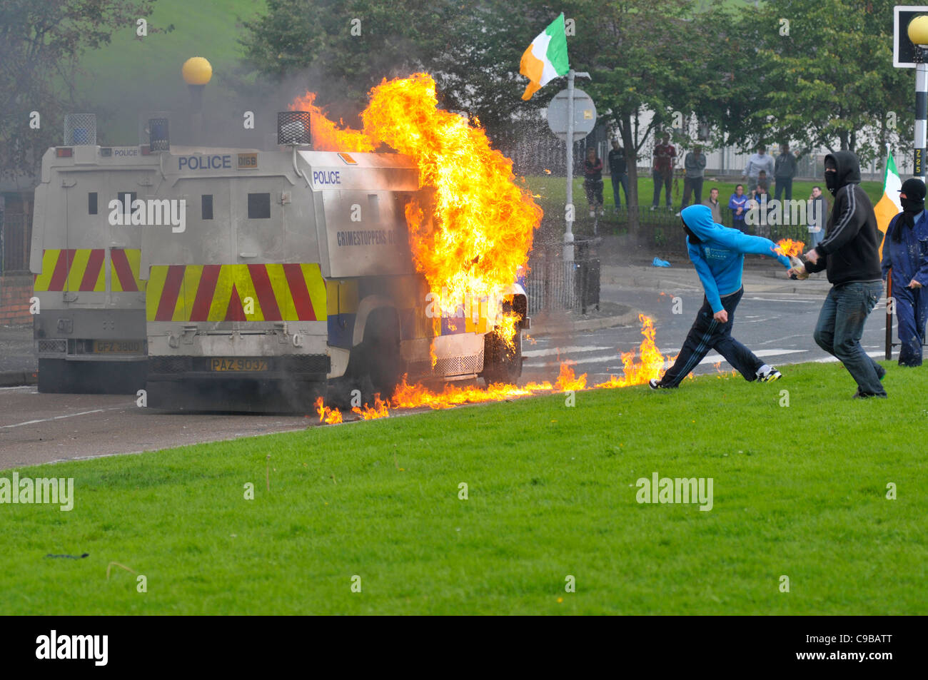 Masked nationalist youths throw petrol bombs at PSNI vehicles during riots in Bogide, Londonderry. Stock Photo