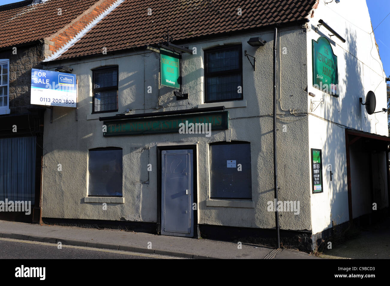 Closed pub for sale Worksop Nottinghamshire, England. Uk Stock Photo