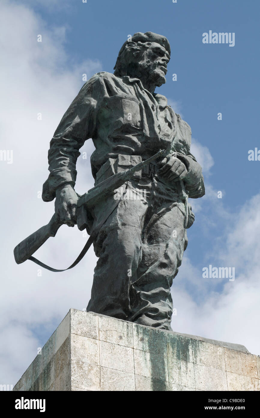 Che Guevara statue (sculpture) with a rifle. Che Guevara monument in Havana, Cuba, November 2010 Stock Photo