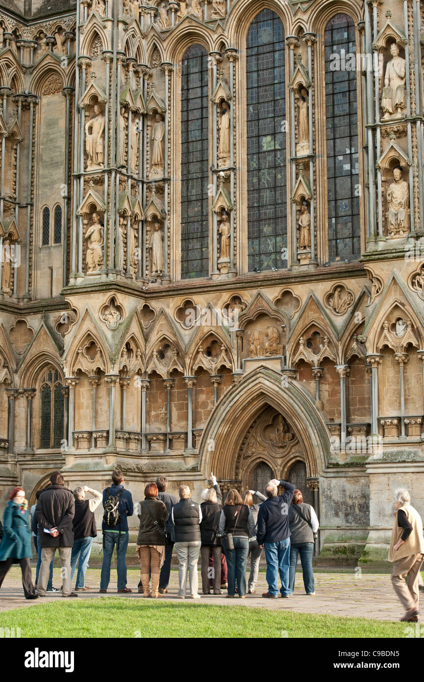 Wells statues west front cathedral hi-res stock photography and images ...