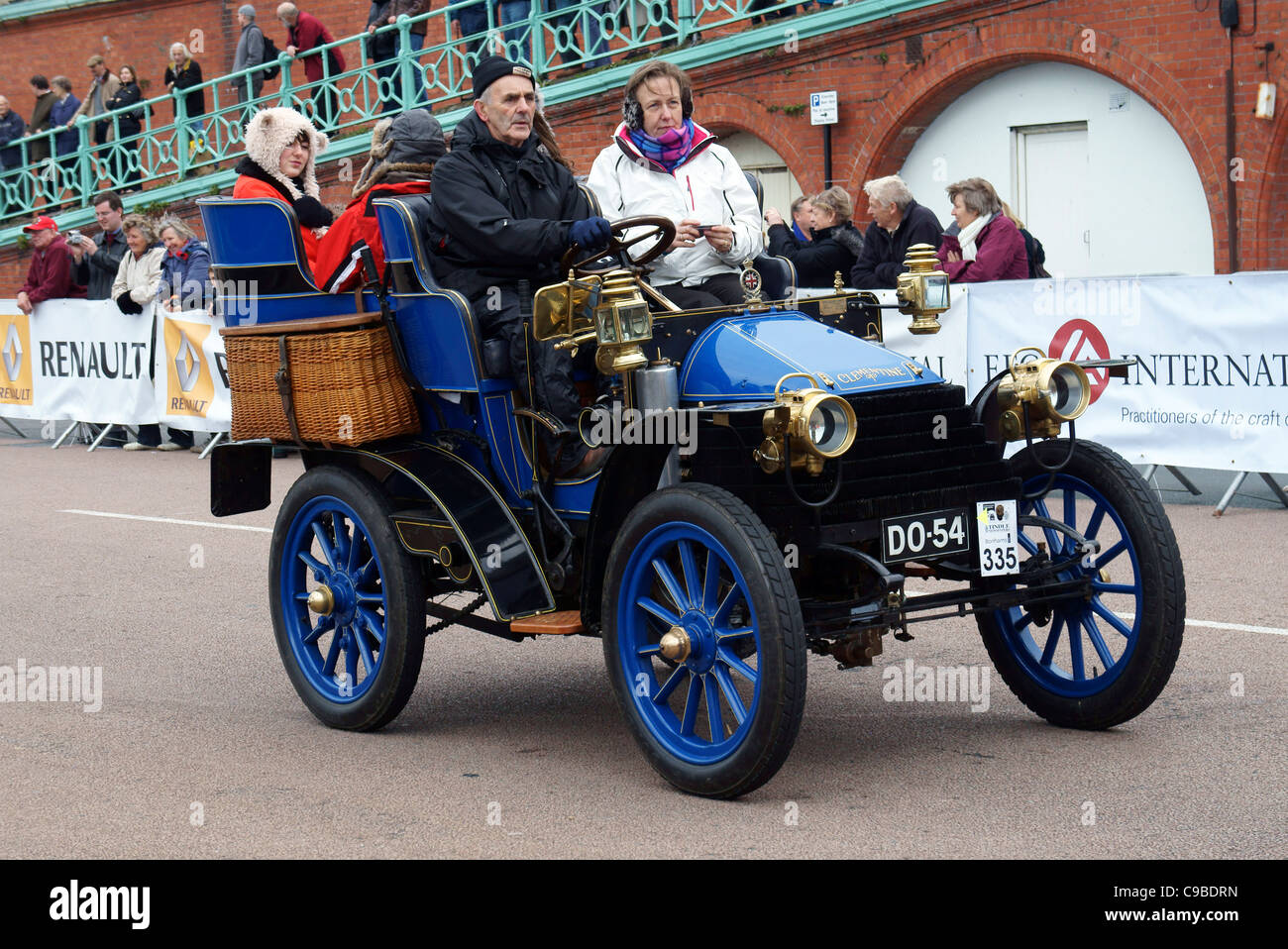 1903 Wolseley at the finish of the London to Brighton Veteran Car Run Stock Photo
