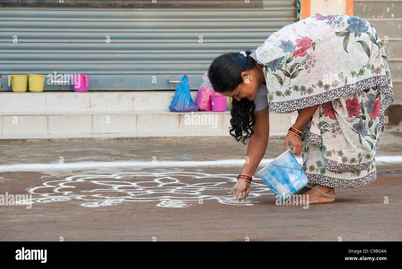 India woman making rangoli festival hi-res stock photography and images ...