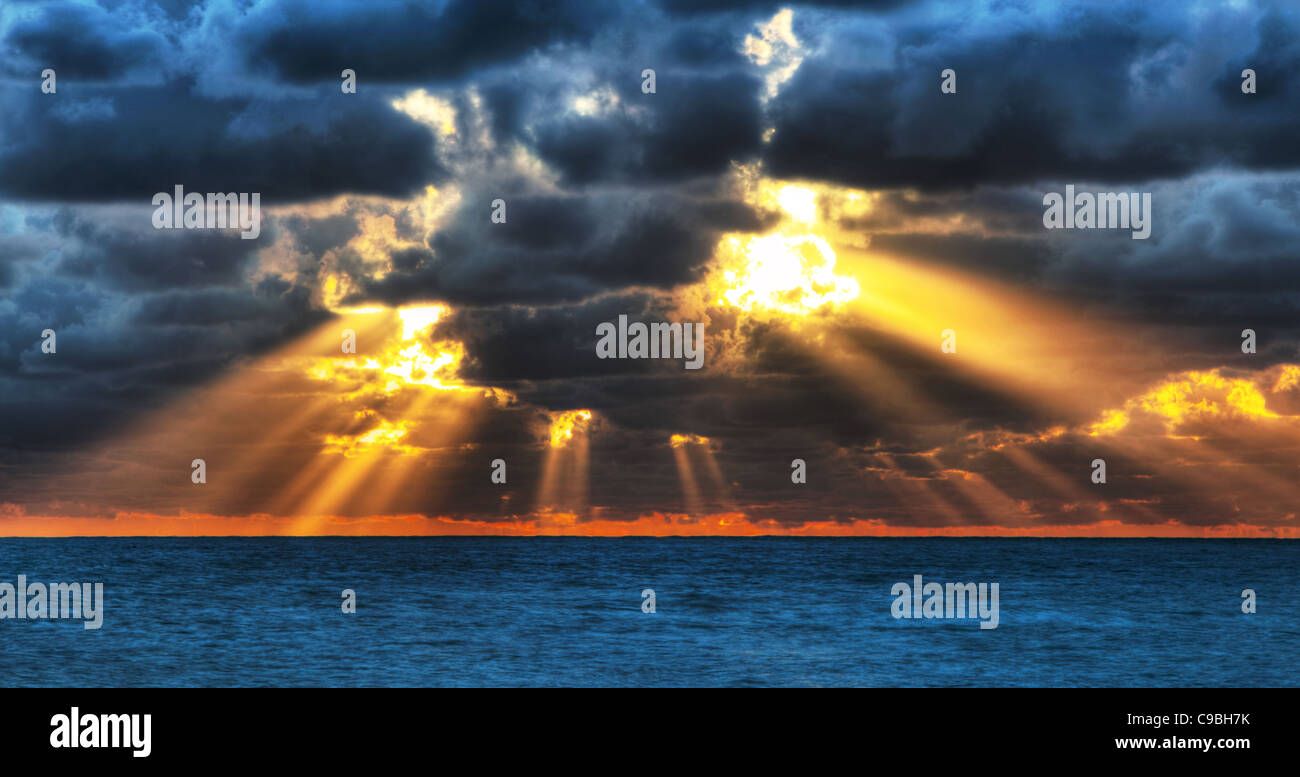 Cloudy sky over ocean sunset hi-res stock photography and images - Alamy