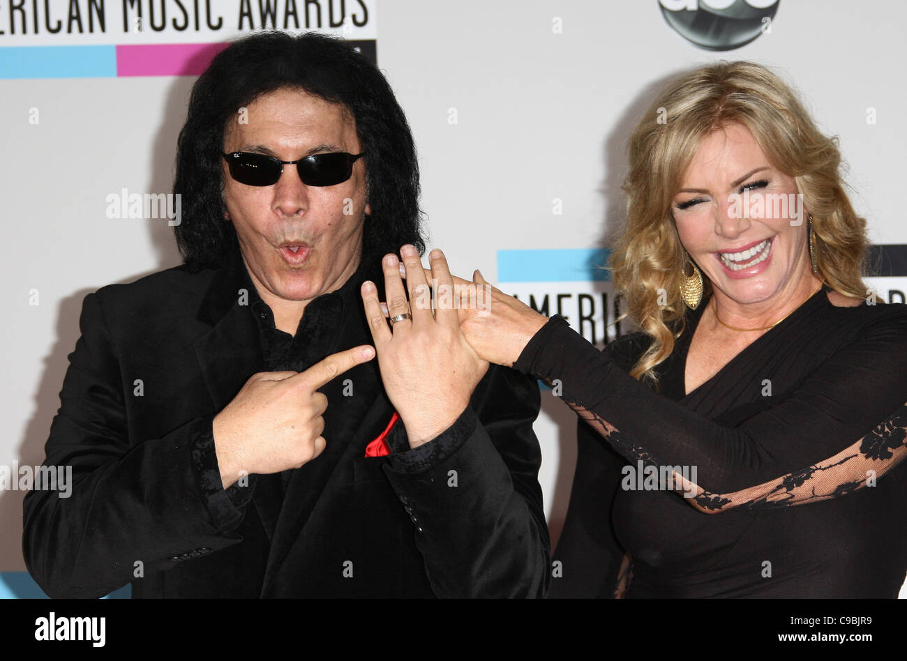 GENE SIMMONS & SHANNON TWEED 2011 AMERICAN MUSIC AWARDS DOWNTOWN LOS ...