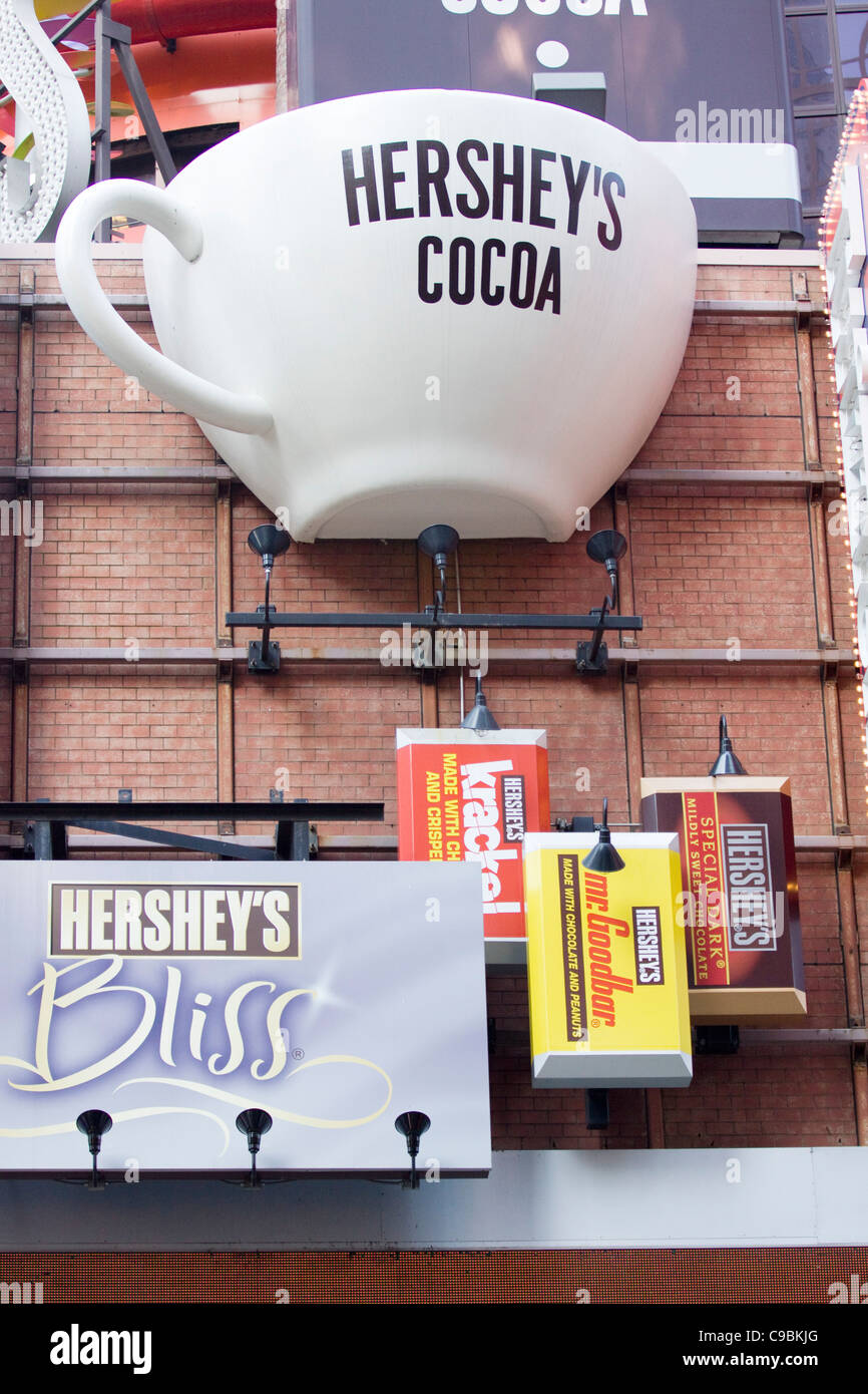 HERSHEY'S 、ハーシーズディスプレイ Hersheys display hi-res stock photography and images - Alamy