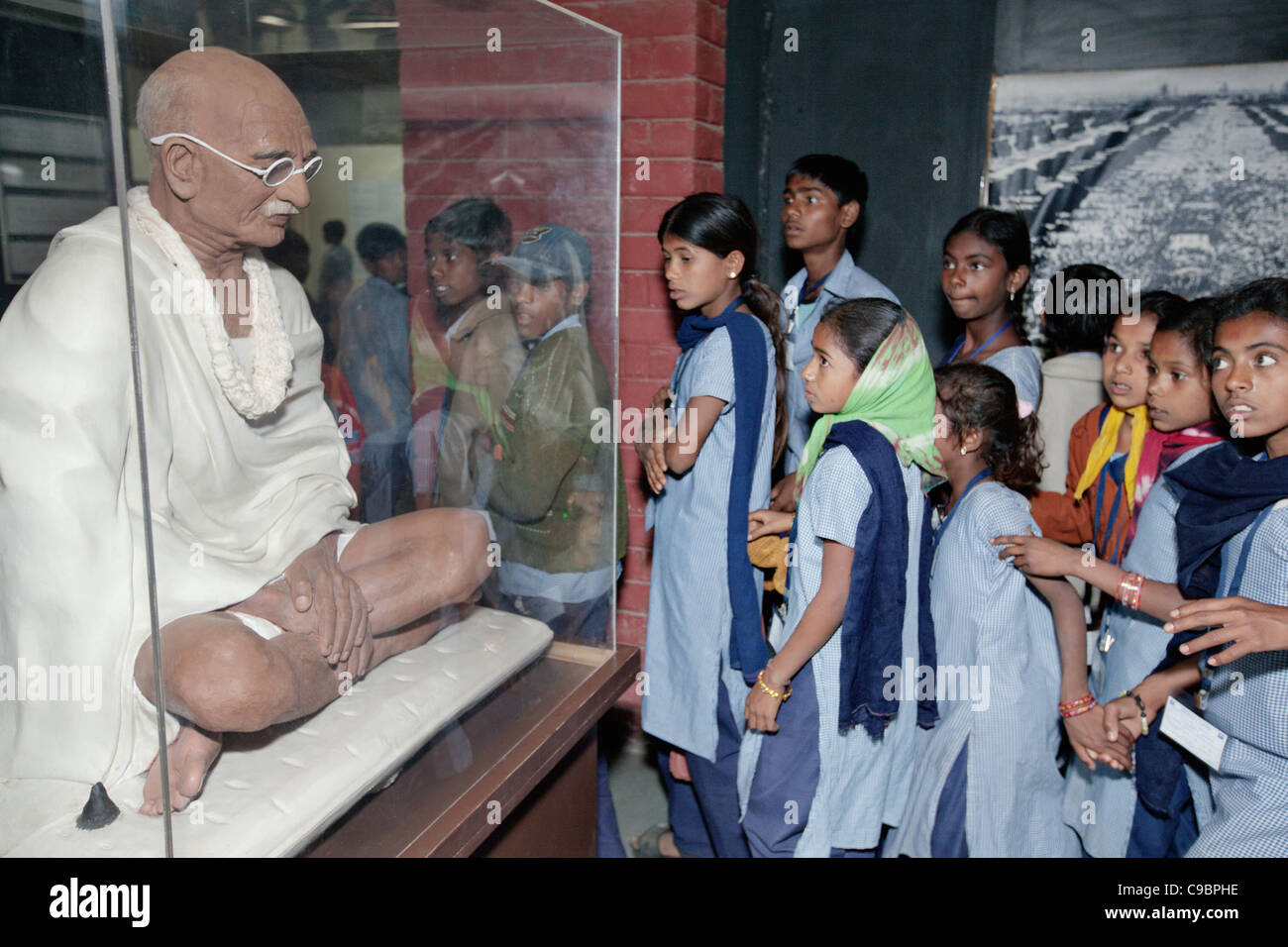 Statue of Mohandas (Mahatma) Gandhi at Sabarmati Ashram, Ahmedabad, Gujarat state, India. Stock Photo