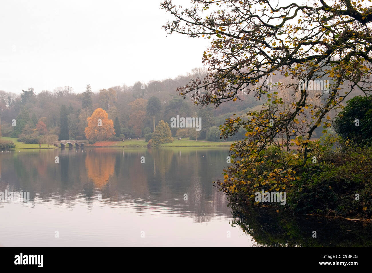 English lake in autumn with reflections of trees in the water Stock ...