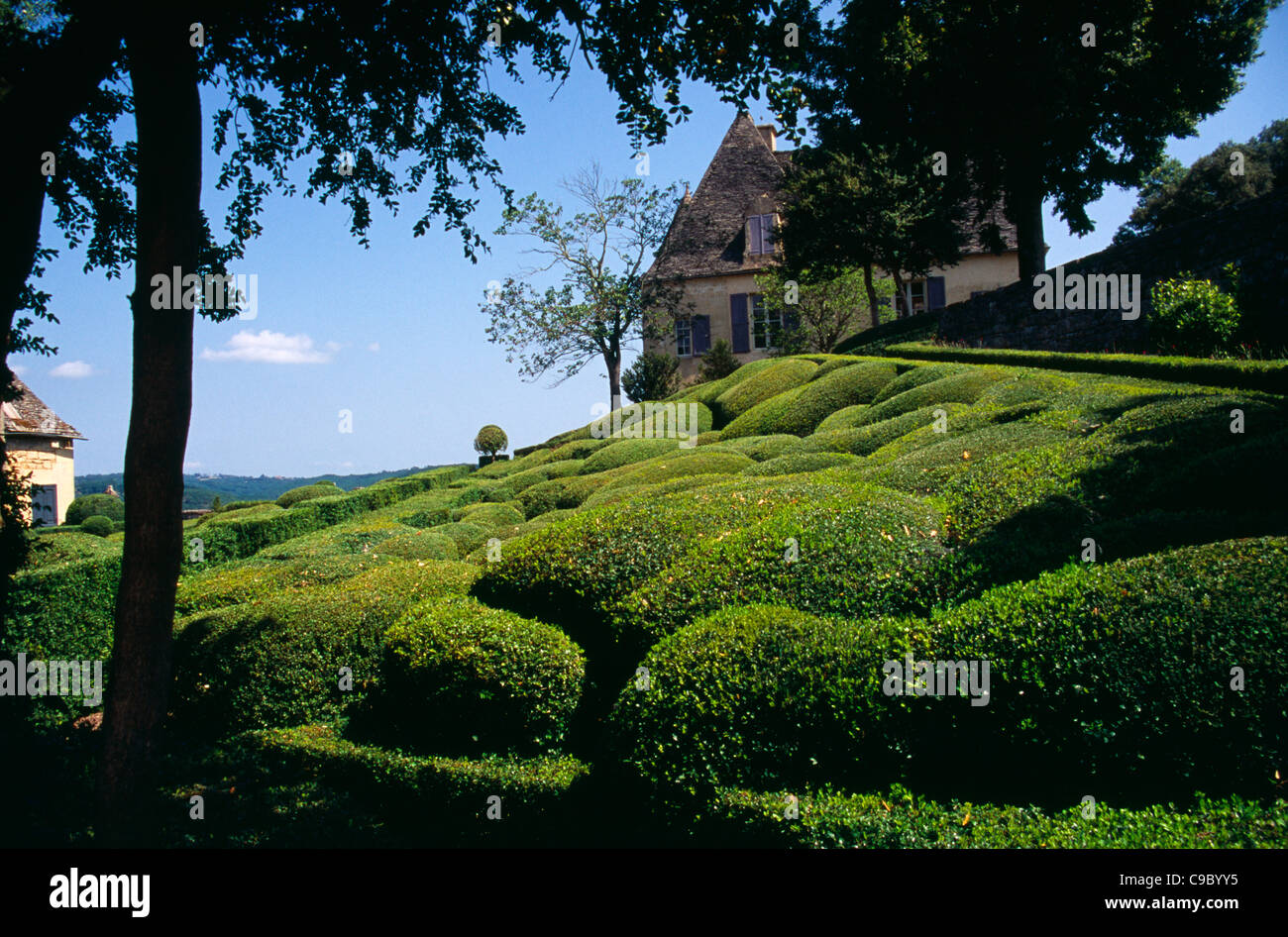 France, Aquitaine, Dordogne, Chateau de Marqueyssac near Vezac. Exterior and gardens with clipped boxwood hedges and topiary. Stock Photo