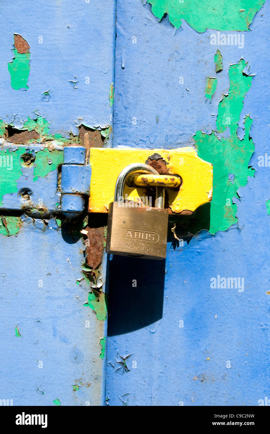 Padlock & peeling paint Stock Photo Alamy