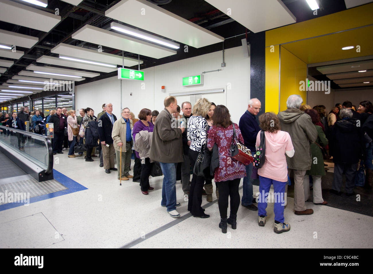 Passengers at the uk border hi-res stock photography and images - Alamy