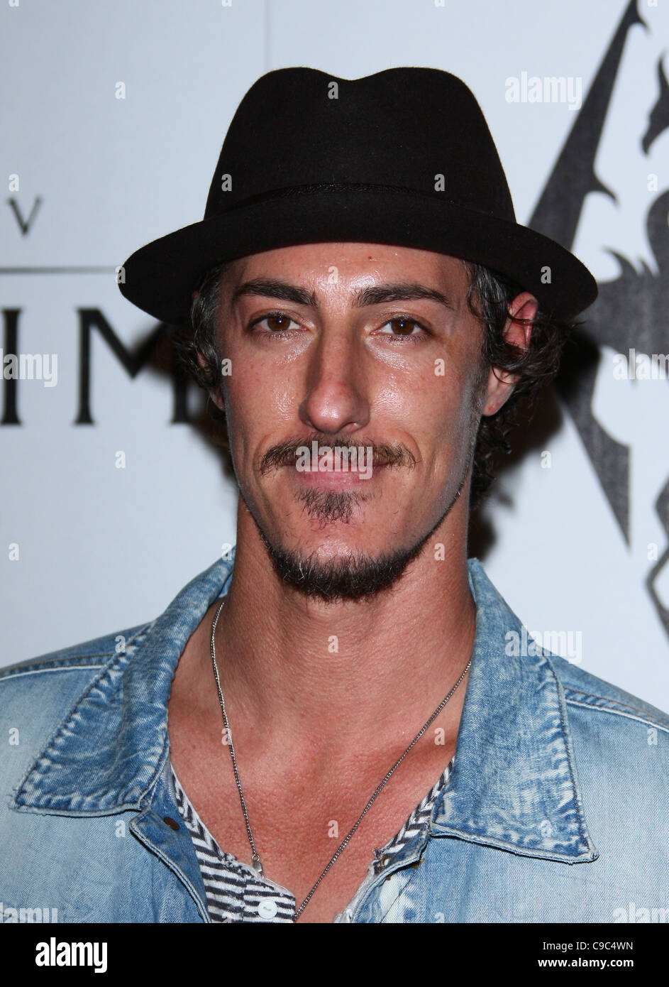 ERIC BALFOUR THE ELDER SCROLLS V: SKYRIM. VIDEO GAME LAUNCH PARTY DOWNTOWN LOS ANGELES CALIFORNIA USA 08 November 2011 Stock Photo