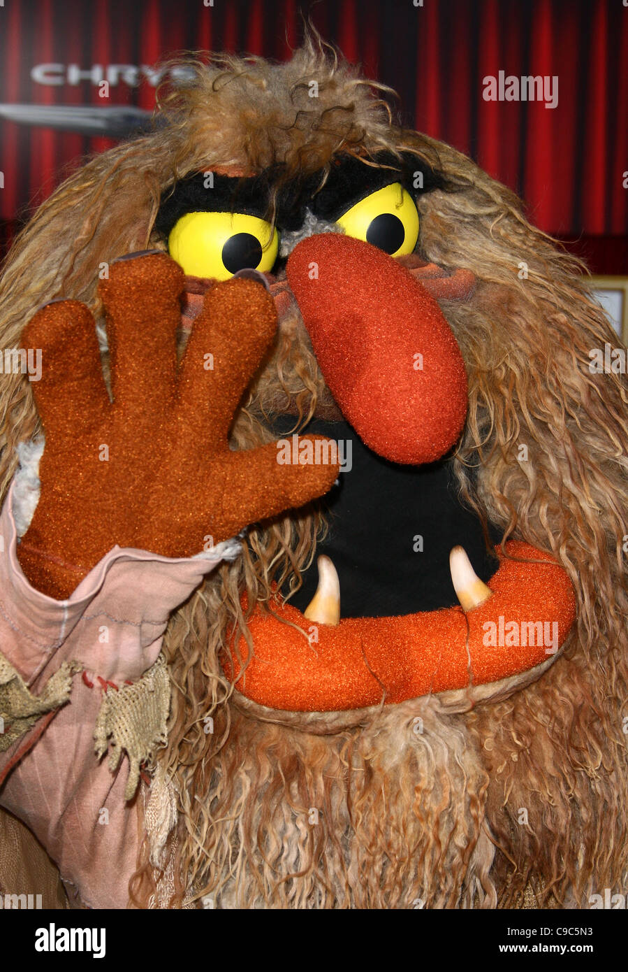 SWEETUMS THE MUPPETS. WORLD PREMIERE HOLLYWOOD LOS ANGELES CALIFORNIA USA 12 November 2011 Stock Photo