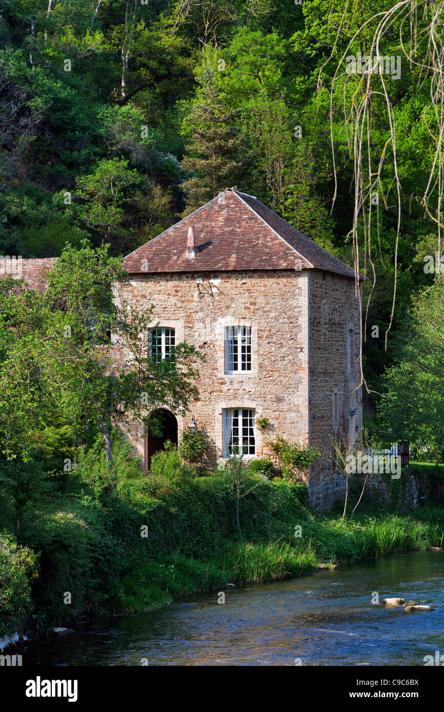 Riverside stone mill  house, village de Saint-Céneri-le-Gérei, Alpes Mancelles, Orne, Basse-Normandie, France Stock Photo
