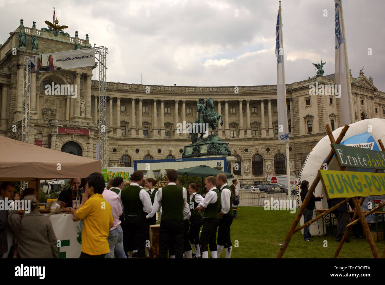 Erntedankfest queen hi-res stock photography and images - Alamy
