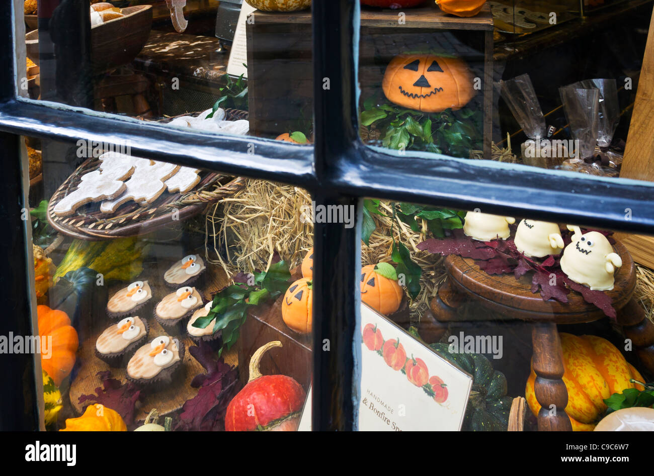 Night spooky hi-res stock photography and images - Alamy