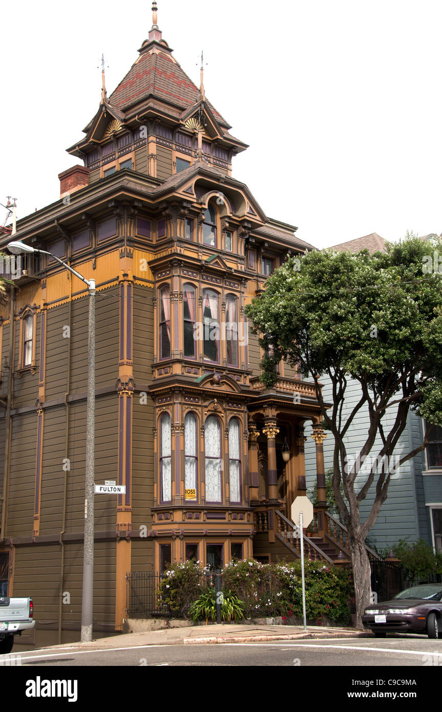 San Francisco City the Alamo Square neighborhood and park Victorian architecture 1870 - 1920 downtown skyline California USA Stock Photo