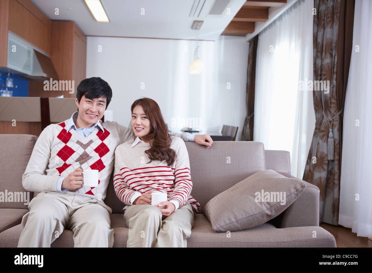 Sofa happy couple hi-res stock photography and images - Alamy