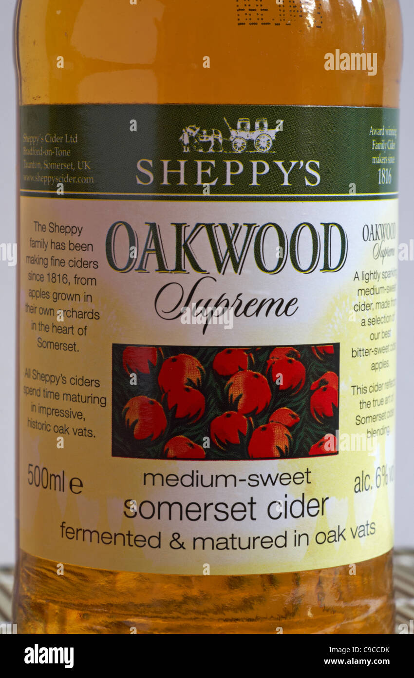 Label on bottle of Sheppy's Oakwood Supreme medium-sweet Somerset Cider Stock Photo