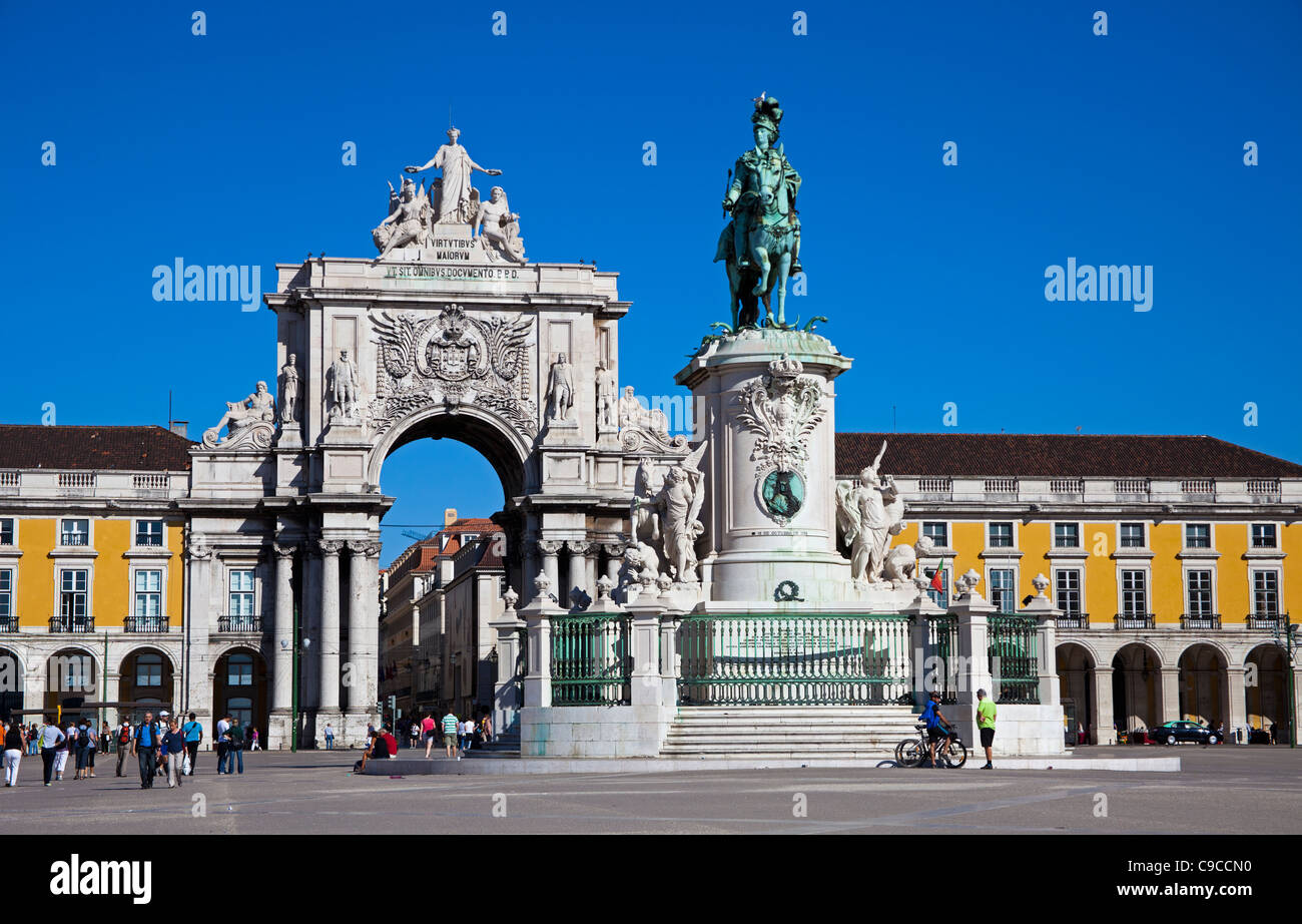 The Arco do Triunfo links the Praca de Comercio and Rua Augusta Lisbon Portugal Europe Stock Photo