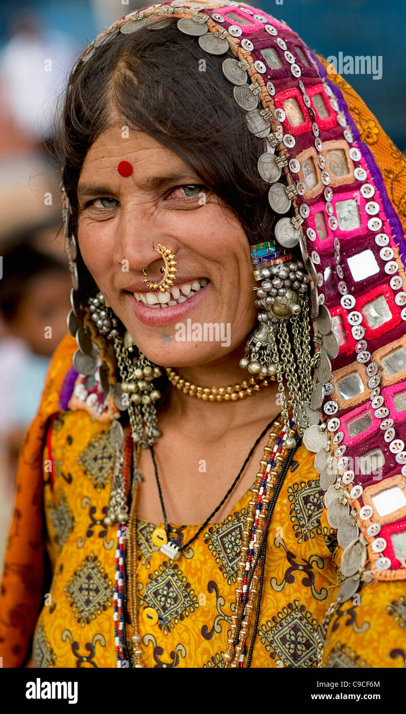 India, Karnataka, Lambani Gypsy woman. Tribal forest dwellers, now settled  in 30-home rural hamlets Stock Photo - Alamy