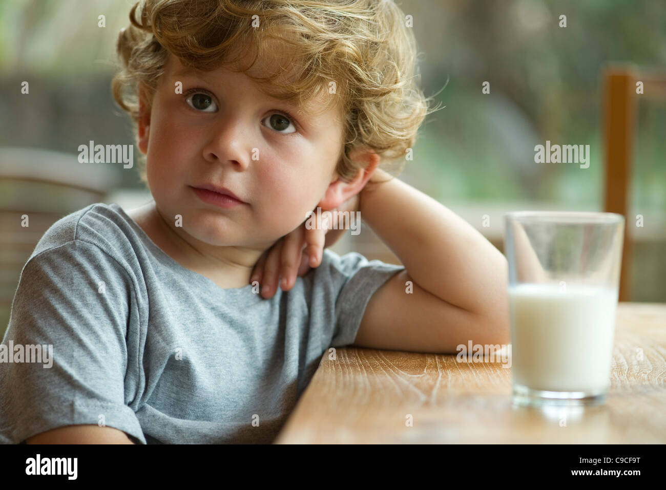 Little boy daydreaming Stock Photo - Alamy