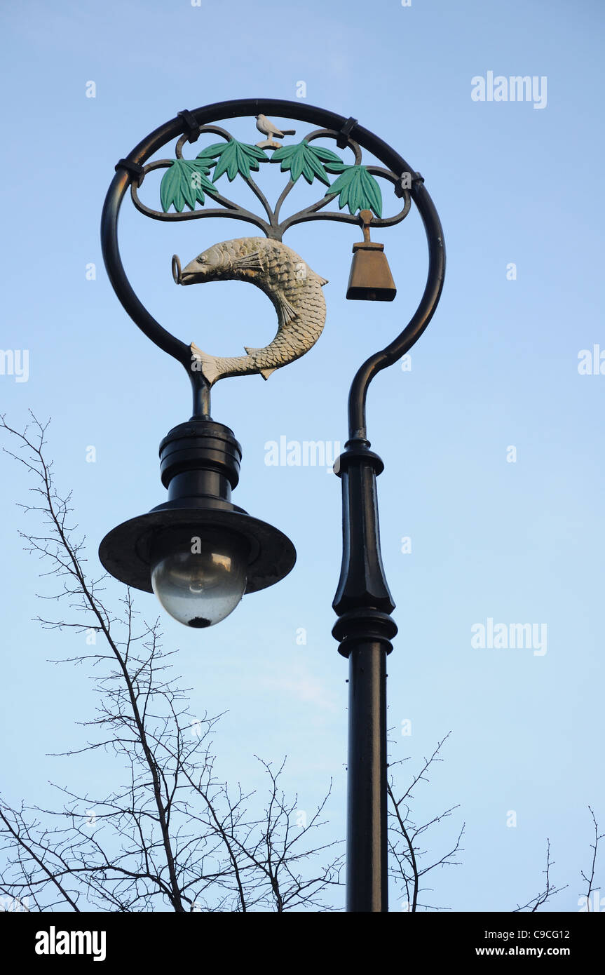 Street lighting with the Glasgow motto decoration at the front of Glasgow  Cathedral Stock Photo - Alamy