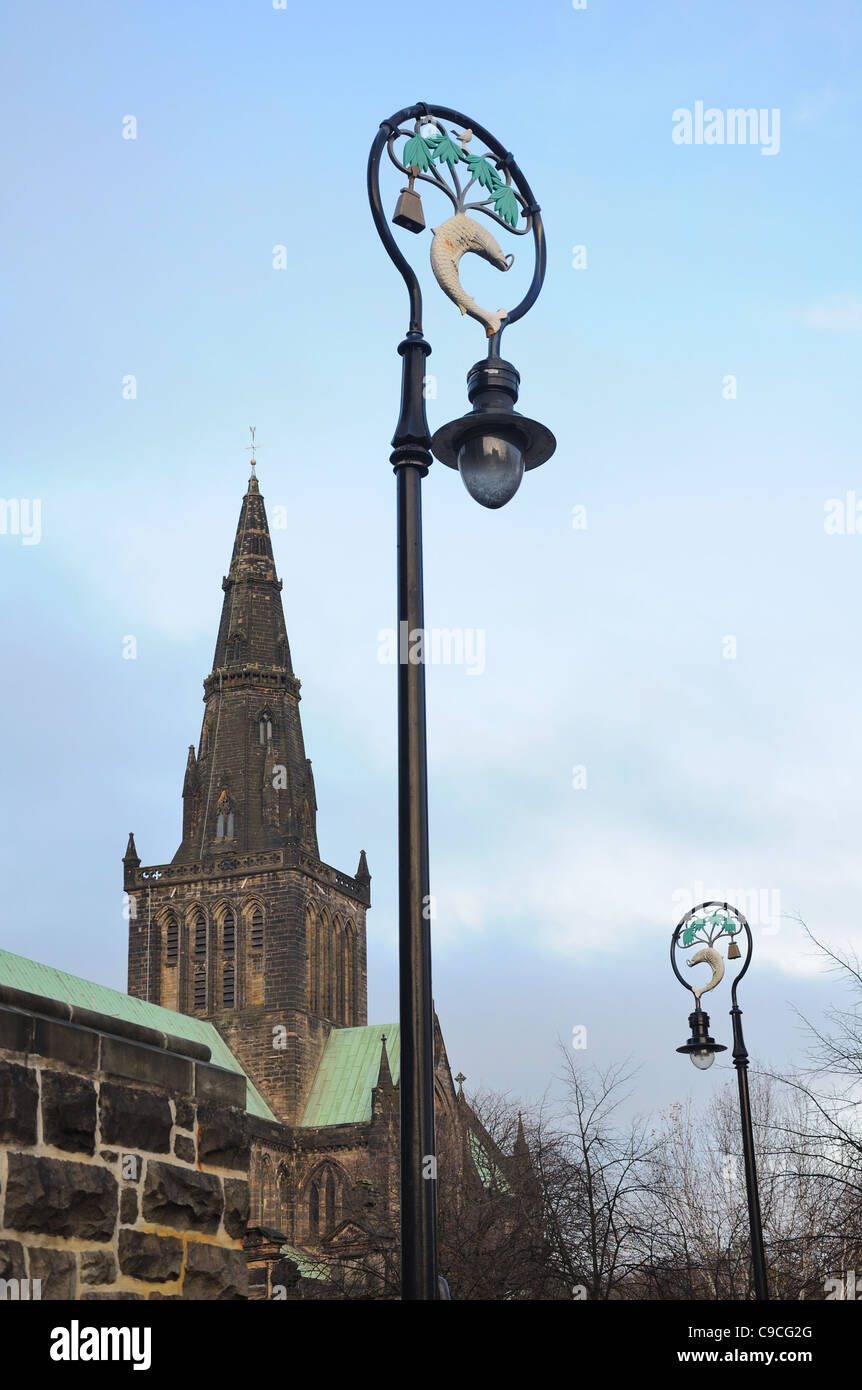 Street lighting with the Glasgow motto decoration in front of Glasgow