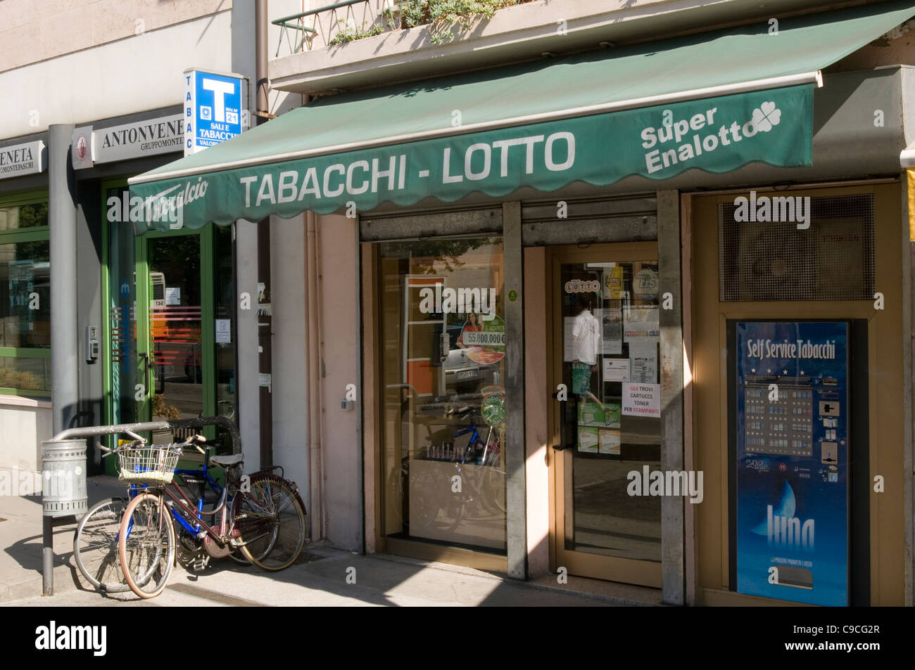 tabacchi lotto shop tobacconist italy italian shops lottery vendor Stock Photo