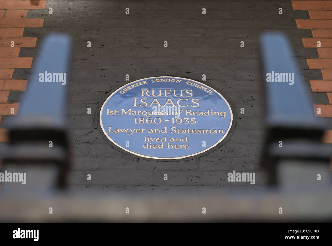 greater london council blue plaque marking a home, and place of death, of statesman and lawyer, rufus isaacs, 1st marquess of reading, london, england Stock Photo