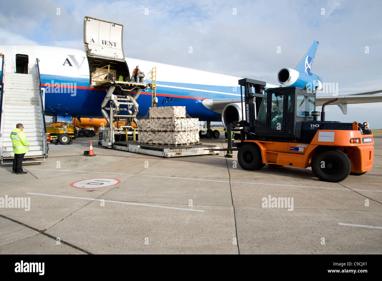 McDonnell Douglas DC-10 Aircraft loading cargo for Afghanistan at Kent (Maston) International Airport Stock Photo