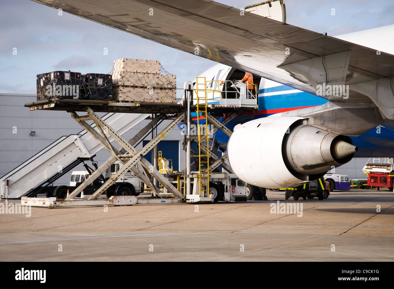 McDonnell Douglas DC-10 Aircraft loading cargo for Afghanistan at Kent (Maston) International Airport Stock Photo
