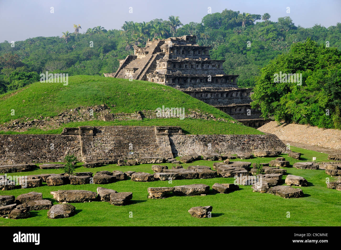 Mexico, Veracruz, Papantla, El Tajin archaeological site, Pyramide de los Nichos and the Juegos de Pelota Norte. Stock Photo