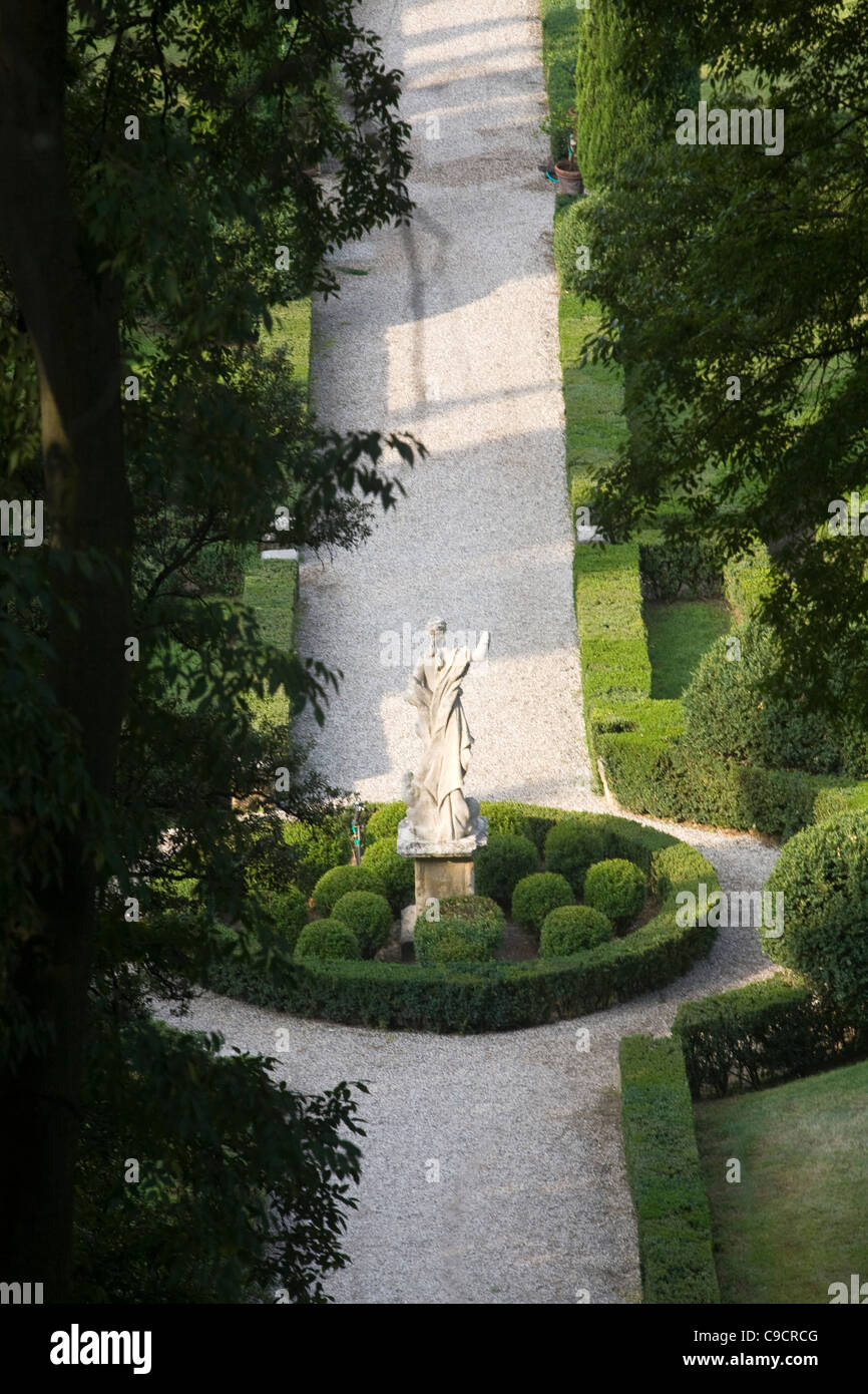 Statues in the Giardino Giusti in Verona, Italy Stock Photo Alamy