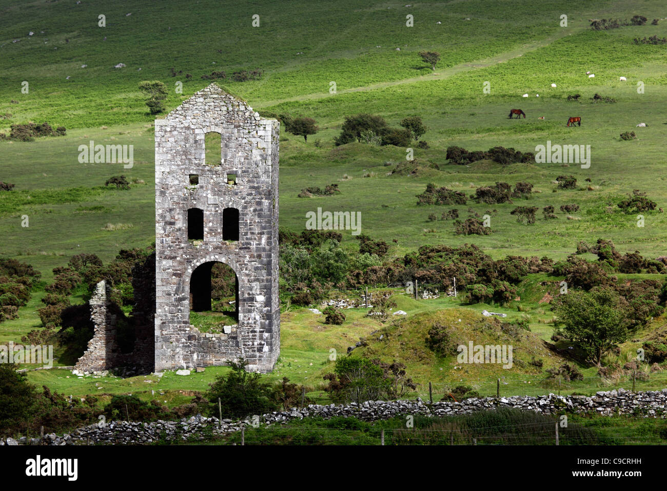 Wheal Jenkin Mine , Bellingham Shaft engine house , Caradon Hill , near Minions, Bodmin Moor , Cornwall , England Stock Photo