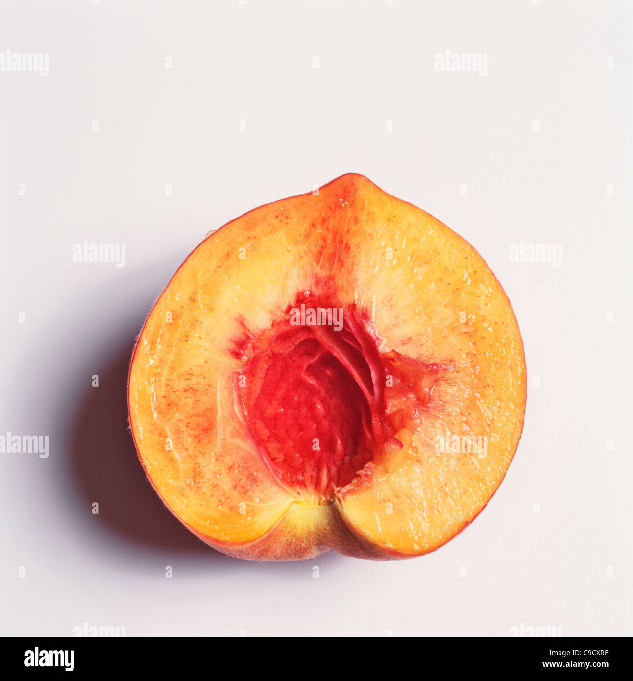 Ruston Red Peach cut in half Stock Photo Alamy