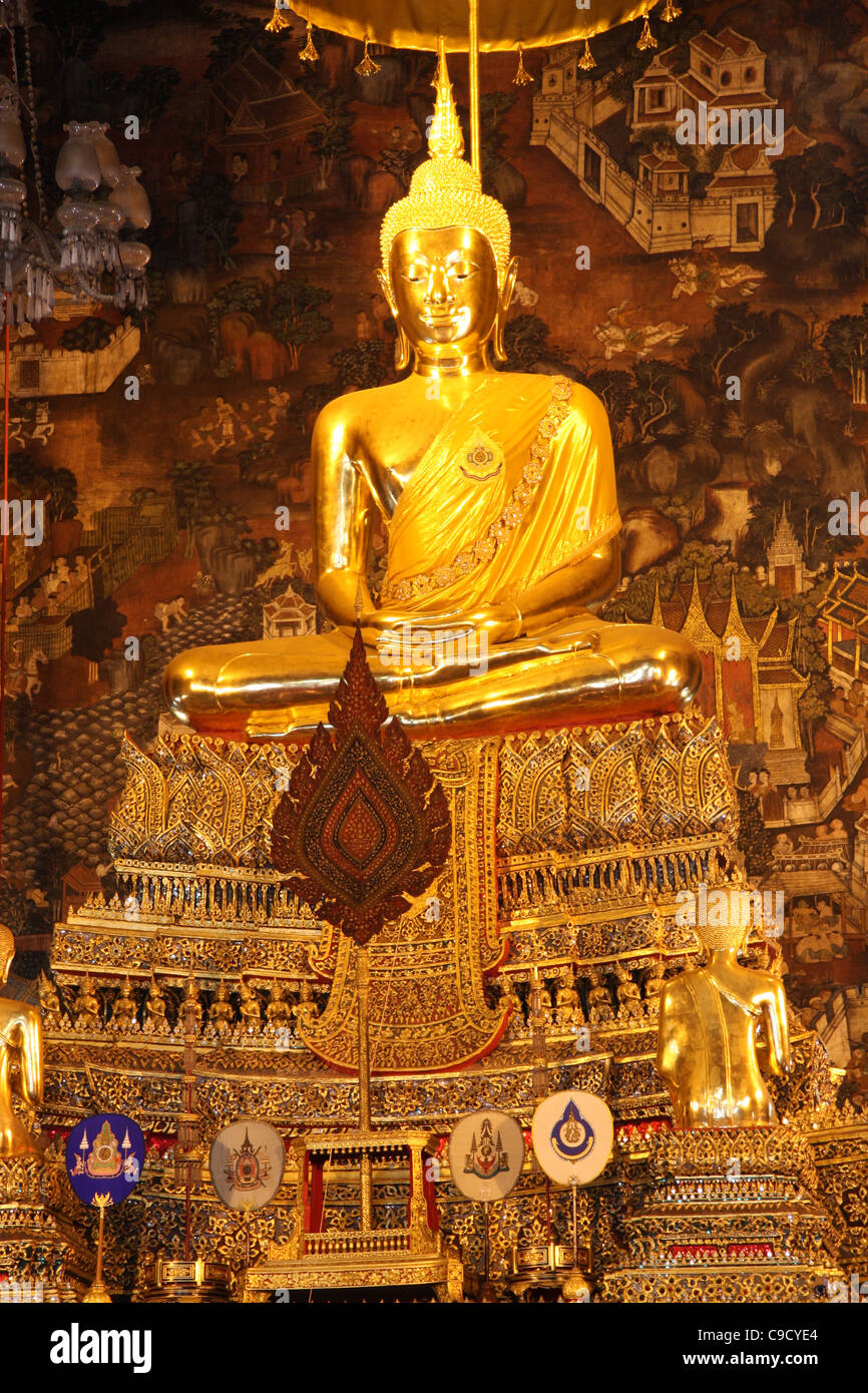 Buddha at Wat Pho, Temple of the Reclining Buddha, Bangkok Stock Photo ...