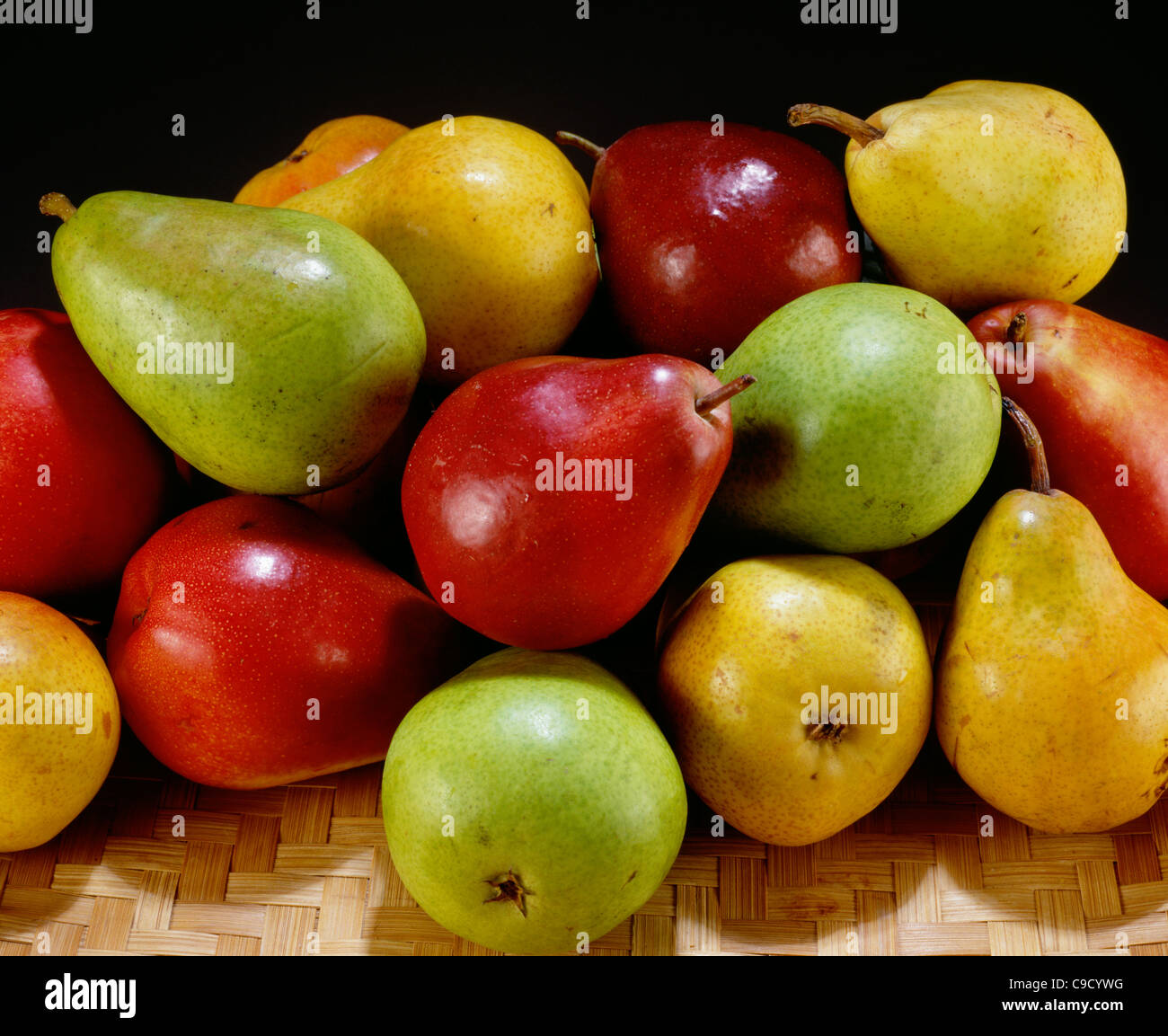 Pears Bartlett (yellow) Red Bartlett, D'Anjou (green Stock Photo Alamy